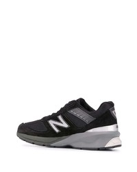 schwarze und weiße Sportschuhe von New Balance