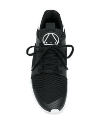 schwarze und weiße Sportschuhe von McQ Alexander McQueen