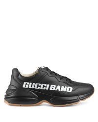 schwarze und weiße Sportschuhe von Gucci