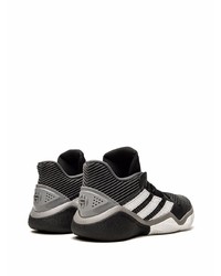 schwarze und weiße Sportschuhe von adidas