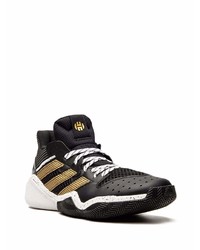 schwarze und weiße Sportschuhe von adidas