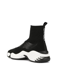 schwarze und weiße Sportschuhe von Emporio Armani