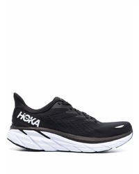 schwarze und weiße Sportschuhe von Hoka One One