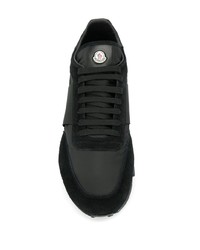 schwarze und weiße Sportschuhe von Moncler