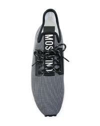 schwarze und weiße Sportschuhe von Moschino