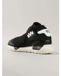 schwarze und weiße Sportschuhe von Y-3