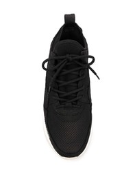 schwarze und weiße Sportschuhe von Filling Pieces