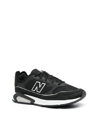 schwarze und weiße Sportschuhe von New Balance