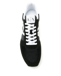 schwarze und weiße Sportschuhe von Armani Exchange