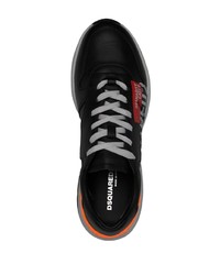 schwarze und weiße Sportschuhe von DSQUARED2