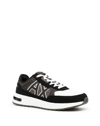 schwarze und weiße Sportschuhe von Armani Exchange