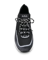 schwarze und weiße Sportschuhe von A.P.C.