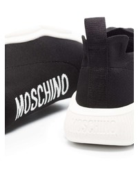 schwarze und weiße Sportschuhe von Moschino