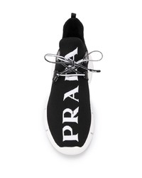 schwarze und weiße Sportschuhe von Prada
