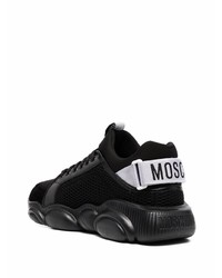 schwarze und weiße Sportschuhe von Moschino