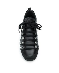 schwarze und weiße Sportschuhe von DSQUARED2