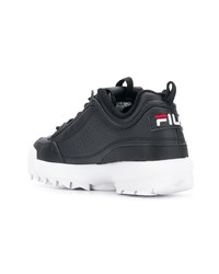 schwarze und weiße Sportschuhe von Fila