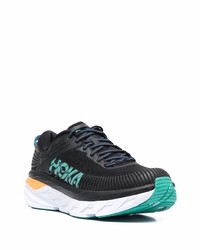 schwarze und weiße Sportschuhe von Hoka One One