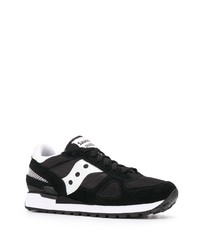 schwarze und weiße Sportschuhe von Saucony