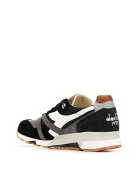 schwarze und weiße Sportschuhe von Diadora