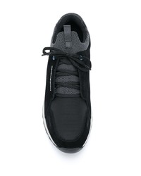 schwarze und weiße Sportschuhe von Emporio Armani