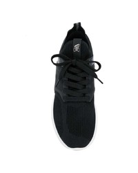 schwarze und weiße Sportschuhe von Hogan