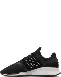 schwarze und weiße Sportschuhe von New Balance