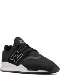 schwarze und weiße Sportschuhe von New Balance