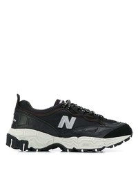 schwarze und weiße Sportschuhe von New Balance