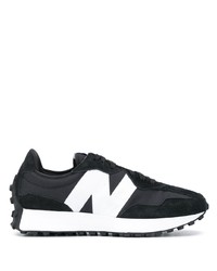 schwarze und weiße Sportschuhe von New Balance