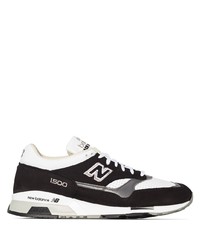 schwarze und weiße Sportschuhe von New Balance