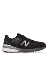 schwarze und weiße Sportschuhe von New Balance