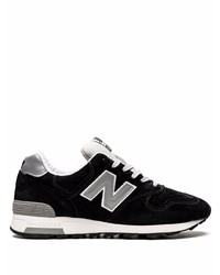 schwarze und weiße Sportschuhe von New Balance