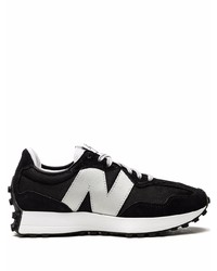 schwarze und weiße Sportschuhe von New Balance