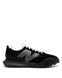 schwarze und weiße Sportschuhe von New Balance