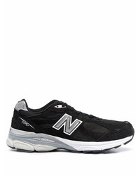 schwarze und weiße Sportschuhe von New Balance