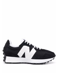 schwarze und weiße Sportschuhe von New Balance