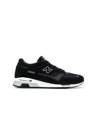 schwarze und weiße Sportschuhe von New Balance