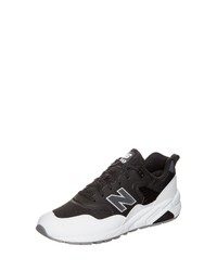 schwarze und weiße Sportschuhe von New Balance