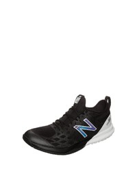 schwarze und weiße Sportschuhe von New Balance