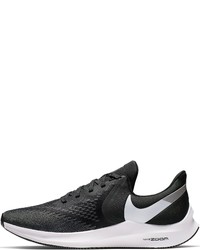 schwarze und weiße Sportschuhe von Nike