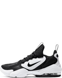 schwarze und weiße Sportschuhe von Nike