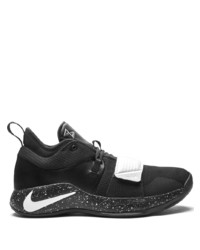 schwarze und weiße Sportschuhe von Nike