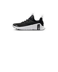 schwarze und weiße Sportschuhe von Nike