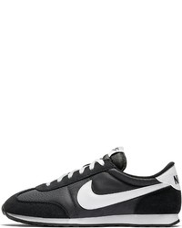 schwarze und weiße Sportschuhe von Nike Sportswear