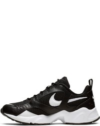 schwarze und weiße Sportschuhe von Nike Sportswear