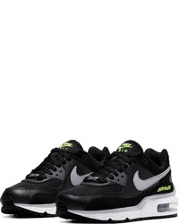 schwarze und weiße Sportschuhe von Nike Sportswear