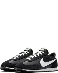 schwarze und weiße Sportschuhe von Nike Sportswear