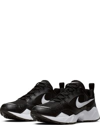 schwarze und weiße Sportschuhe von Nike Sportswear