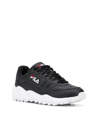 schwarze und weiße Sportschuhe von Fila